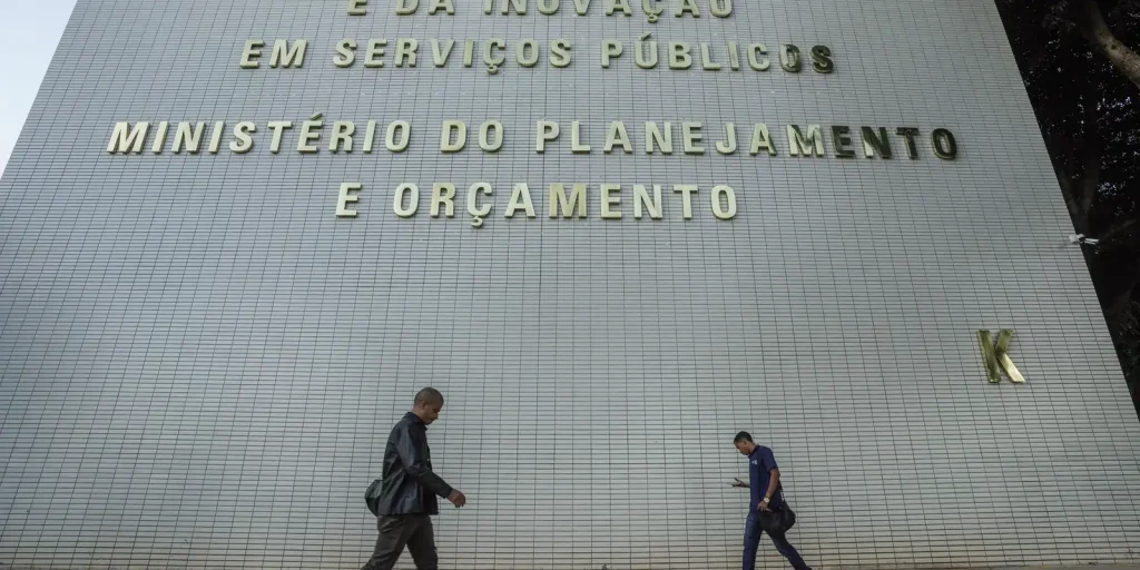 gasto-com-pessoal-e-beneficios-fiscais-terao-limite-a-partir-de-2027