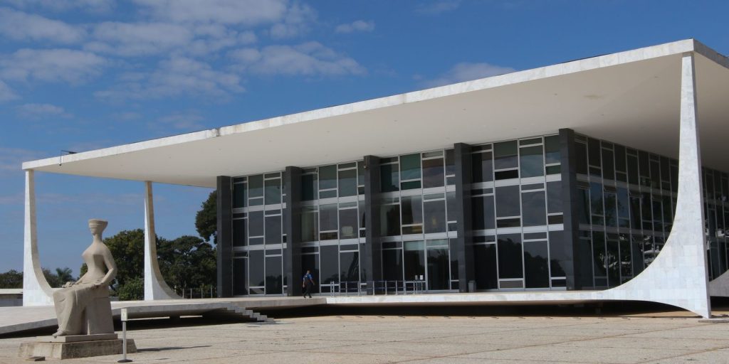 defesa-pede-autorizacao-do-stf-para-que-bolsonaro-possa-operar-ombro