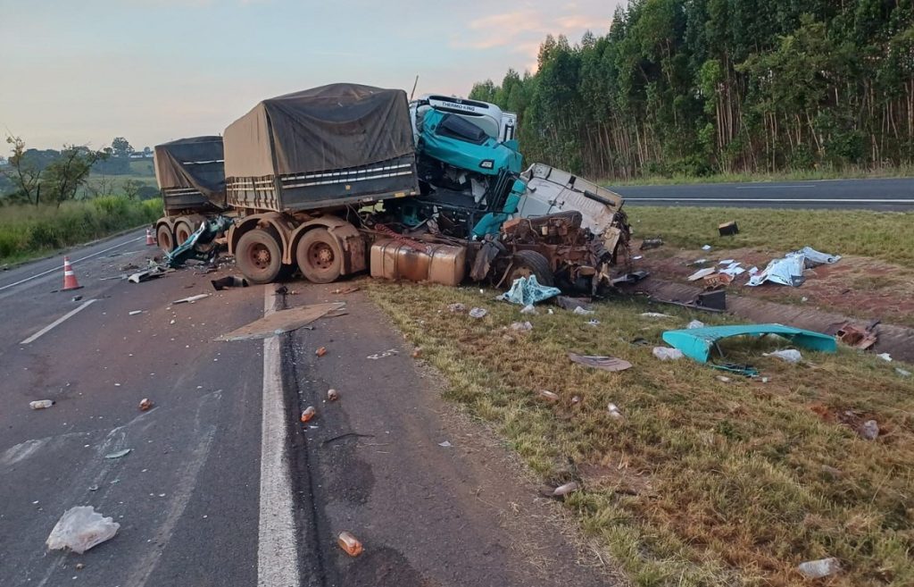 feriadao-tem-saldo-de-10-mortes-nas-brs-que-cortam-goias