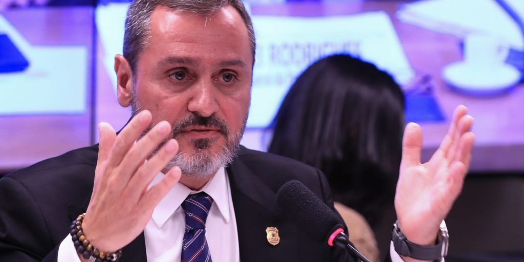 policia-federal-retira-credenciais-de-agente-de-imigracao-dos-eua