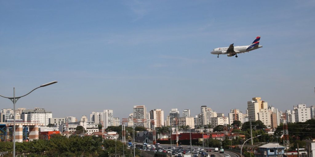 empresas-aereas-terao-linha-de-credito-para-enfrentar-alta-de-custos