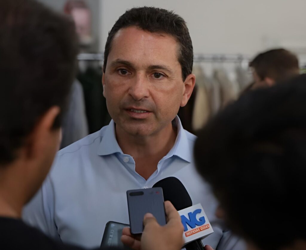 leandro-vilela-nega-racha-com-gustavo-mendanha:-‘nao-e-verdade’