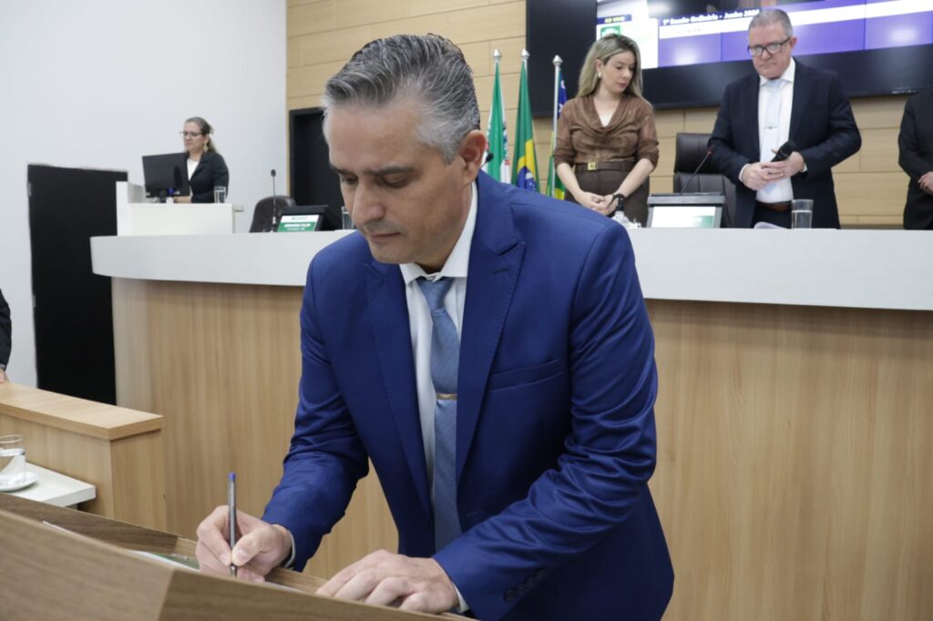 enildo-cabral-toma-posse-e-camara-de-rio-verde-abre-pautas-de-junho