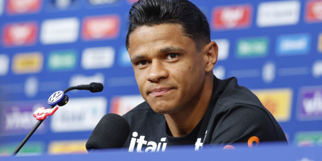 aposta-de-ancelotti,-douglas-santos-explica-apoio-tatico-a-vini-jr.