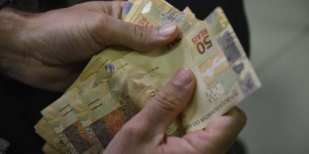 caixa-paga-bolsa-familia-a-beneficiarios-com-nis-de-final-6