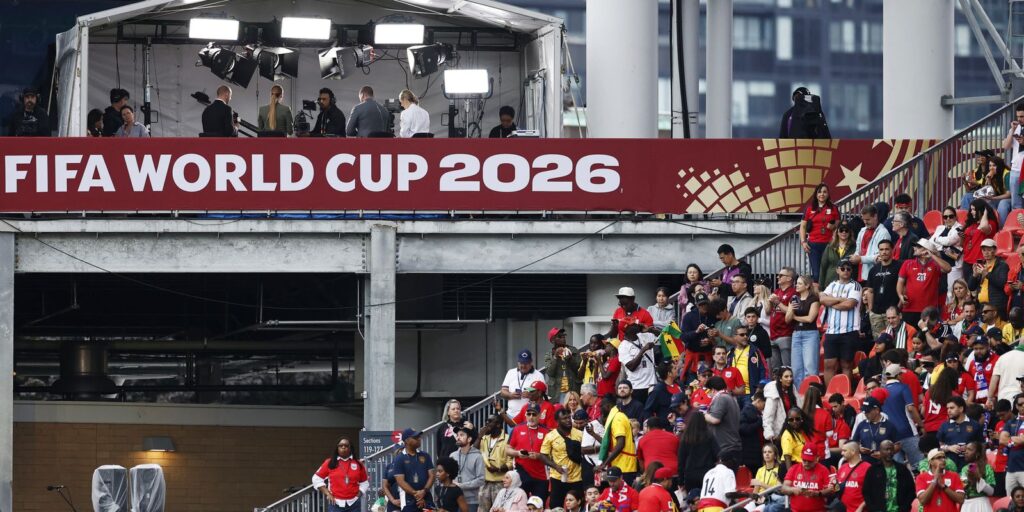paixao-pelo-futebol-expoe-populacao-a-publicidade-de-bets,-alerta-idec