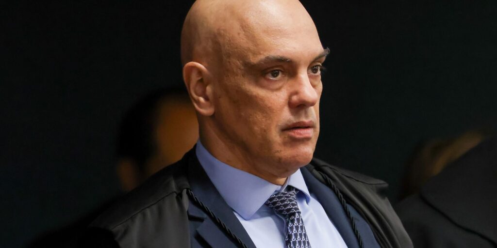moraes-volta-a-pedir-que-pgr-se-manifeste-sobre-arma-de-bolsonaro