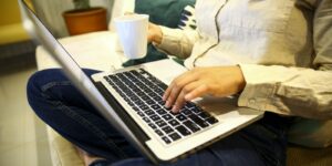 agu-notifica-google-para-remover-perfis-que-promovem-apostas-ilegais