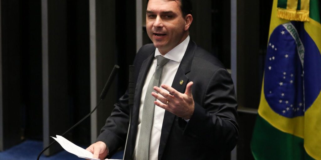 pgr-pede-que-flavio-bolsonaro-seja-ouvido-por-calunia-contra-lula