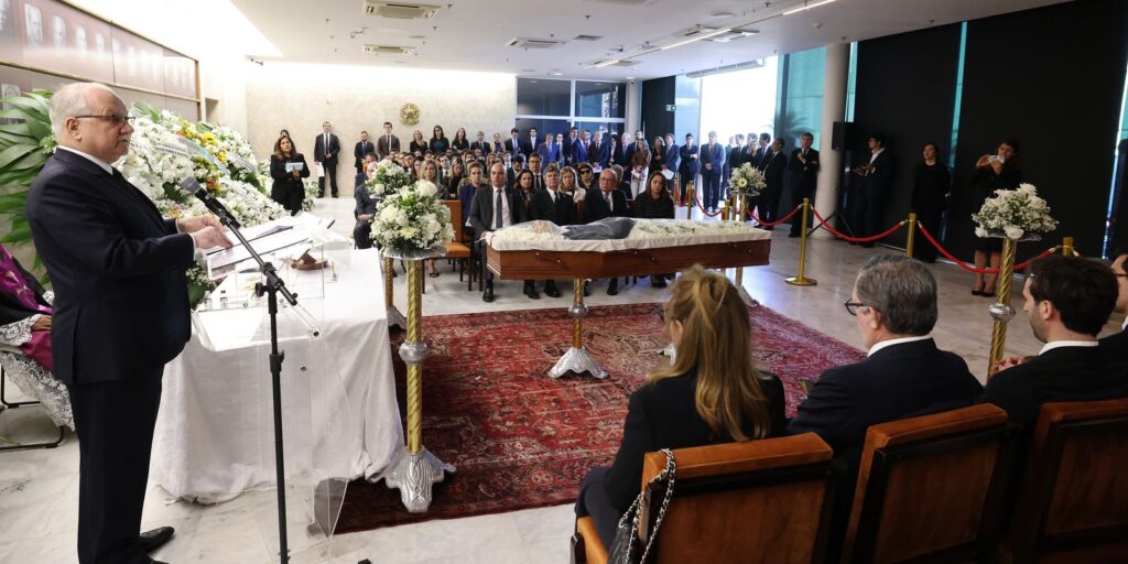 corpo-do-ministro-aposentado-octavio-galotti-e-velado-no-stf