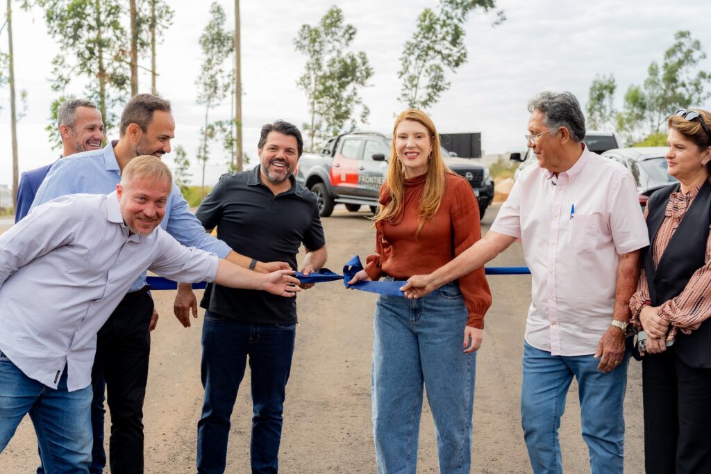 gestao-entrega-acesso-entre-bairros-e-quadra-poliesportiva-em-escola-de-anapolis