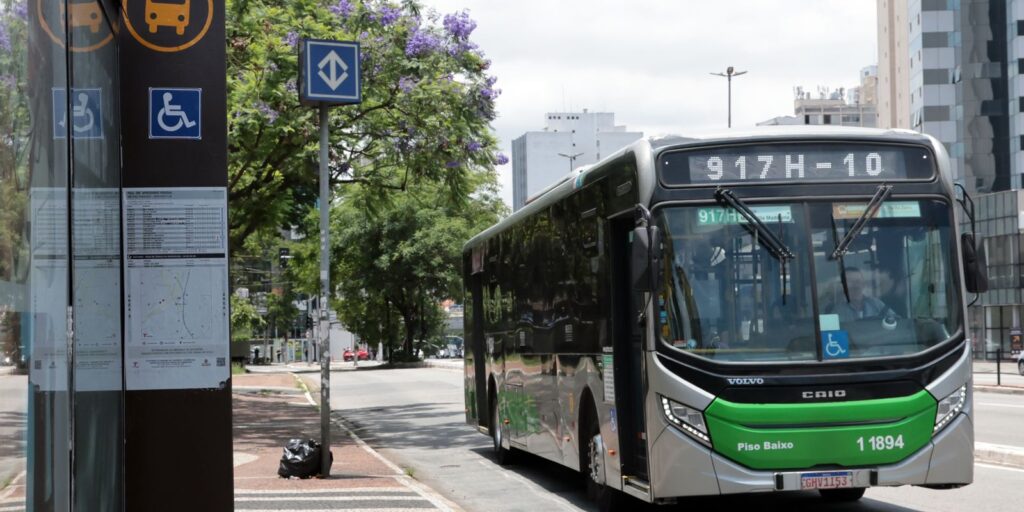setor-de-servicos-fica-estavel-em-junho-e-sobe-2%-no-1o-semestre