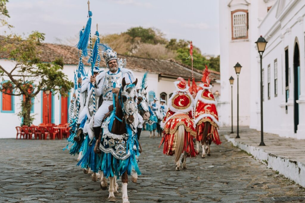 cidade-de-goias-revive-tradicao-das-cavalhadas-com-dois-dias-de-encenacoes