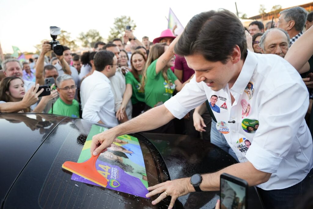 adesivaco-marca-inicio-da-campanha-de-daniel-vilela-em-goiania