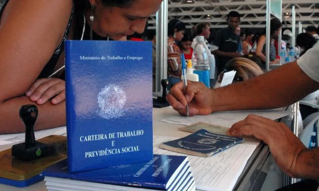aparecida-realiza-feirao-de-empregos-e-atendimento-ao-trabalhador