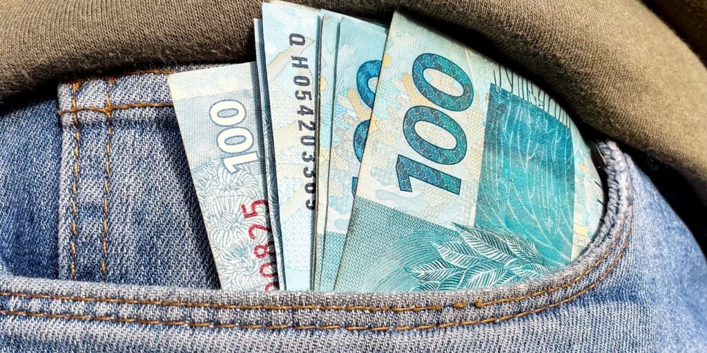 beneficiarios-com-nis-de-final-4-recebem-bolsa-familia-de-agosto