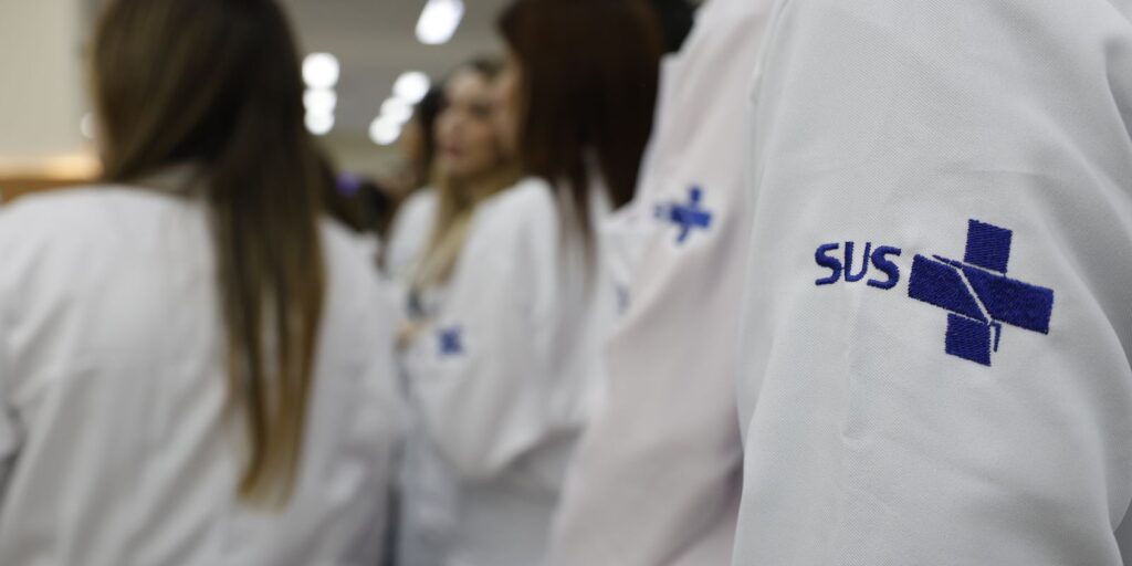saude-estende-atuacao-de-676-medicos-especialistas-no-sus