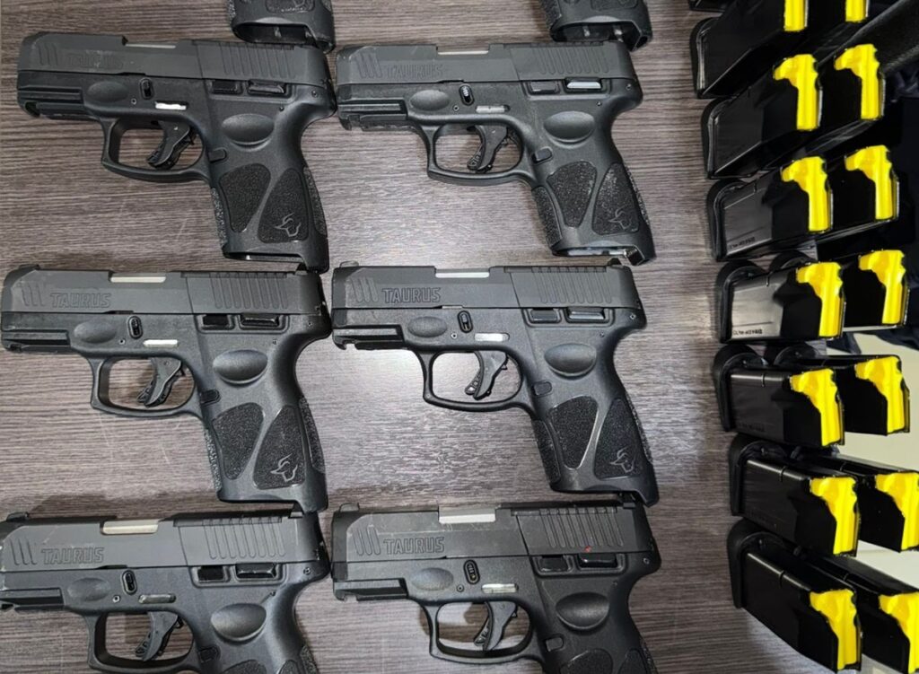 prf-encontra-oito-pistolas-escondidas-em-mochila-de-passageira