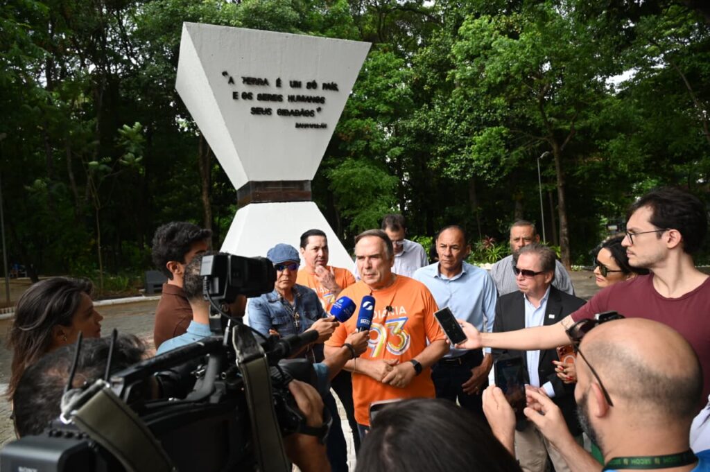 goiania-resgata-obra-a-paz-de-siron-franco-e-tributo-a-democracia