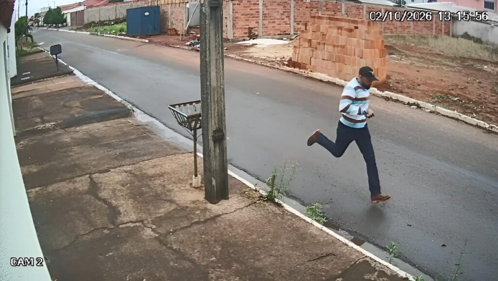pm-usa-ia-para-prender-homem-que-ostentava-joias-furtadas-em-goias