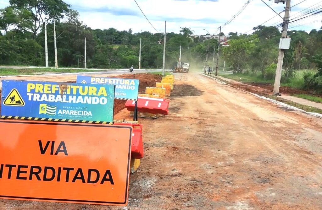 aparecida:-prefeitura-recupera-erosao-em-avenida-em-24-horas
