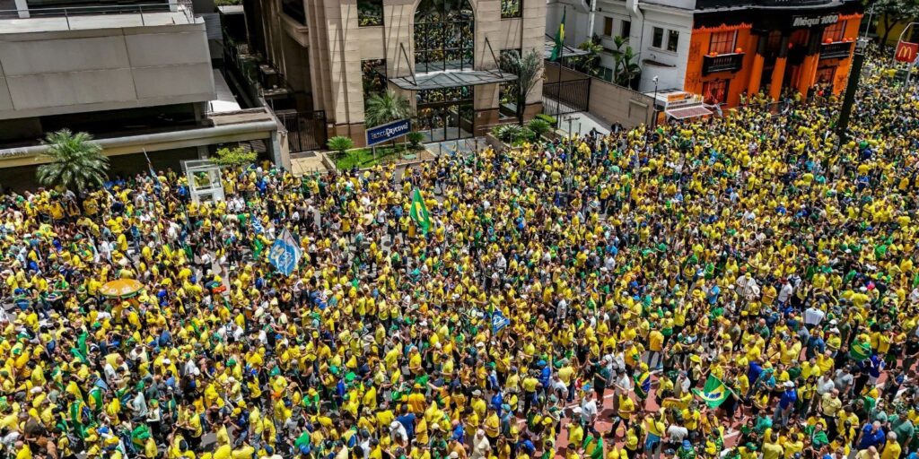 campanha-de-flavio-bolsonaro-realiza-manifestacao-na-paulista