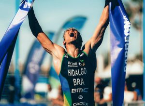 miguel-hidalgo-conquista-vitoria-historica-na-elite-do-triatlo-mundial