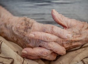 demencia-em-idosos-hospitalizados-nao-e-percebida-em-ate-50%-dos-casos