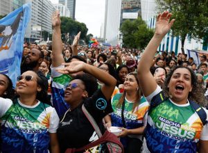 evangelicos-crescem-e-representam-mais-de-um-quarto-da-populacao