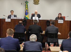 moraes-revoga-proibicao-de-reus-da-trama-golpista-de-manterem-contato