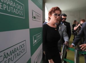 moraes-oficializa-pedido-de-extradicao-de-carla-zambelli