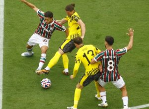 flu-domina-borussia,-mas-fica-no-0-a-0-na-estreia-do-mundial-de-clubes