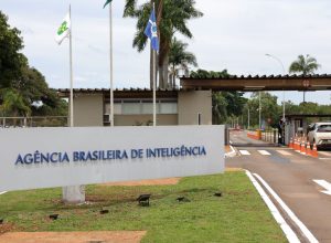 pf-indicia-carlos-bolsonaro-e-ramagem-no-inquerito-da-“abin-paralela”