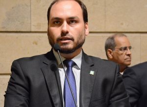 pf-diz-que-bolsonaro-e-carlos-integravam-organizacao-criminosa-na-abin