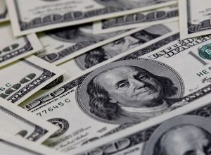 dolar-sobe-para-r$-5,54,-mas-fecha-distante-da-maxima-do-dia