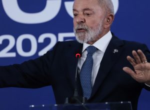 lula-diz-que-brics-seguira-discutindo-alternativas-ao-dolar
