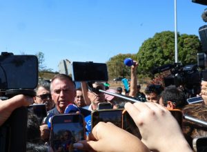 politicos-repercutem-operacao-policial-e-tornozeleira-em-bolsonaro