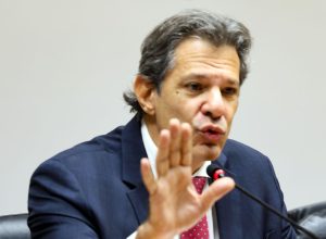 brasil-nao-saira-da-mesa-de-negociacao-com-eua,-diz-haddad