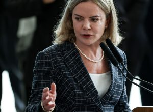 gleisi-diz-que-sancao-dos-eua-a-moraes-tem-repudio-total-do-governo