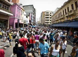 sao-paulo:-operacao-contra-comercio-ilegal-no-bras-termina-em-tumulto