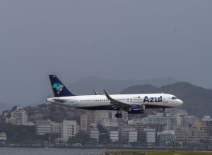 avioes-quase-batem-durante-taxiamento-no-aeroporto-internacional-de-sp
