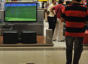 vendas-no-comercio-recuam-0,1%-em-junho,-3o-mes-seguido-de-queda