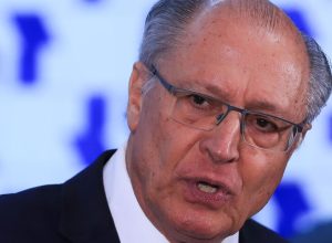 falha-em-aviao-adia-retorno-de-alckmin-ao-brasil