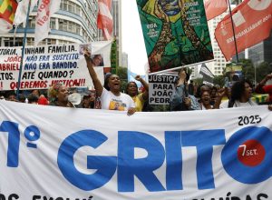 desfile-e-protesto-tomam-as-ruas-do-centro-do-rio-de-janeiro
