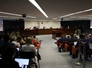 stf-retoma-julgamento-de-bolsonaro-apos-intervalo;-fux-prossegue-voto