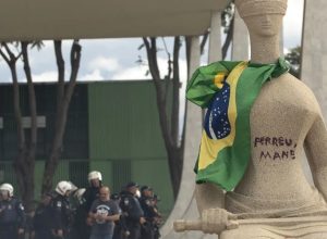 8/1:-moraes-mantem-prisao-domiciliar-de-mulher-que-pichou-estatua