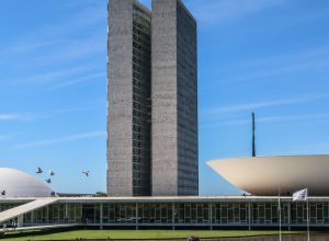 senado-aprova-pena-maior-a-quem-fornecer-drogas-ou-bebidas-a-menores