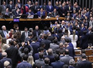 camara-aprova-urgencia-para-projeto-de-anistia-a-golpistas