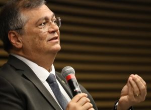 dino-determina-que-pf-investigue-conduta-de-bolsonaro-durante-pandemia