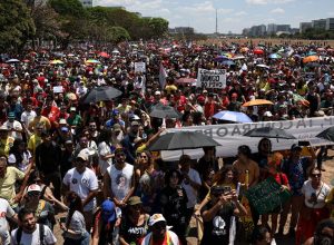 no-df,-ato-contra-anistia-e-pec-da-blindagem-leva-milhares-as-ruas